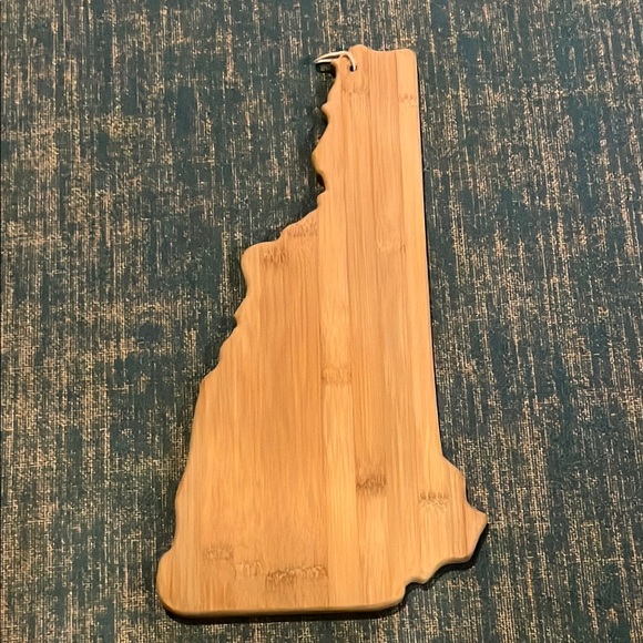 New Hampshire Cutting/Serving Board - Picture 1 of 3